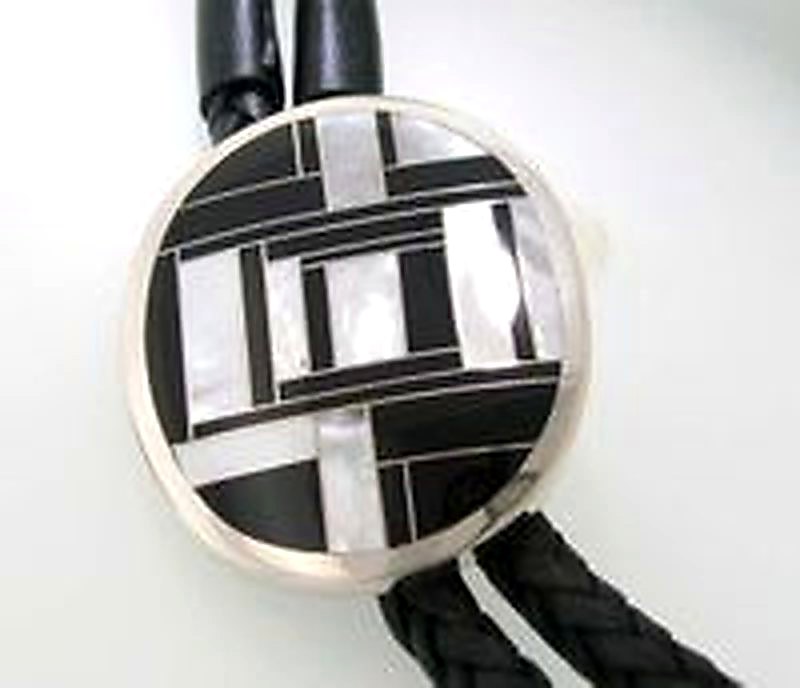 Tuxedo Round Bolo