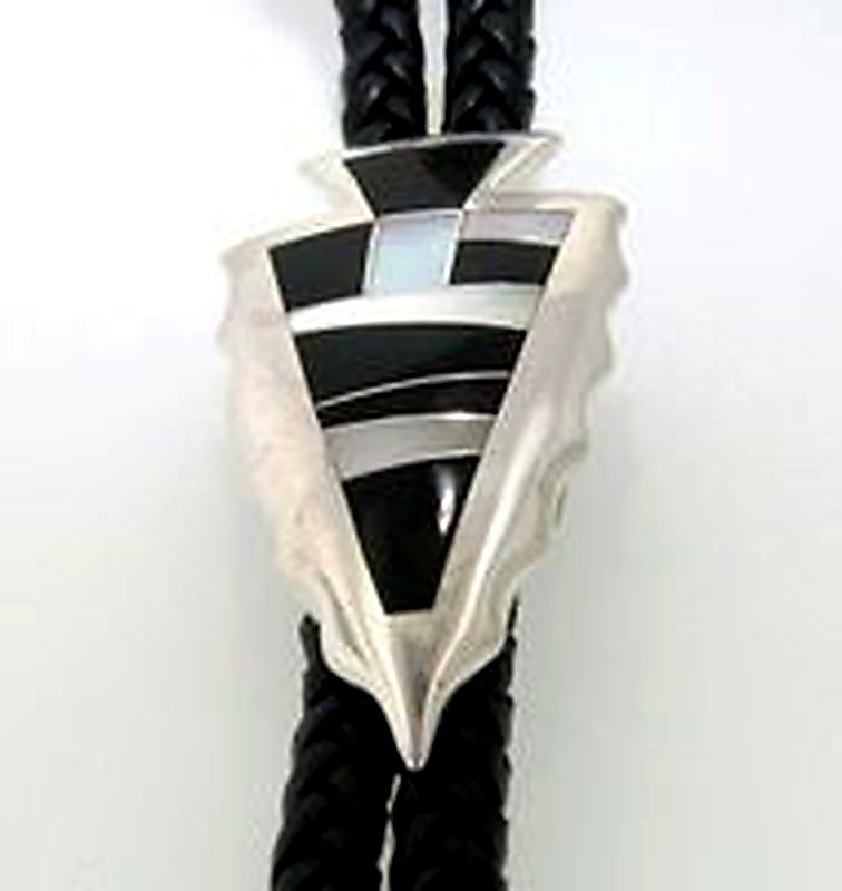 Tuxedo Wide Scallop Arrowhead bolo